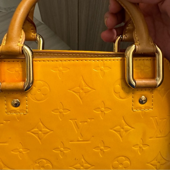 LOUIS VUITTON
Mango Monogram Vernis Forsyth PM Bag - Picture 8 of 12
